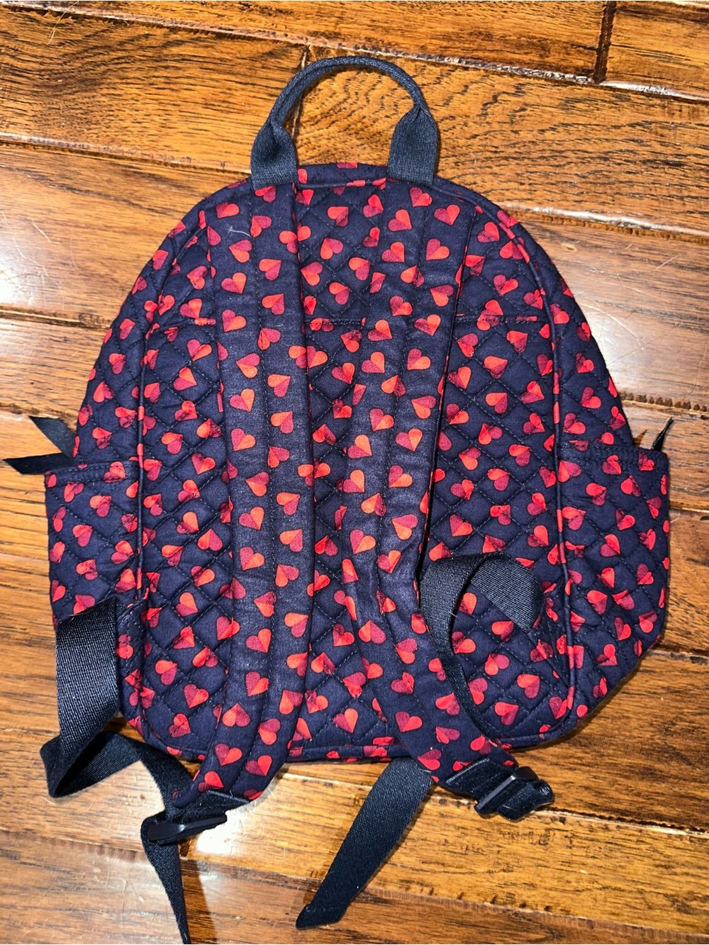 New Without Tags Vera Bradley backpack in the "Sweethearts" quilted pattern - Picture 5 of 6